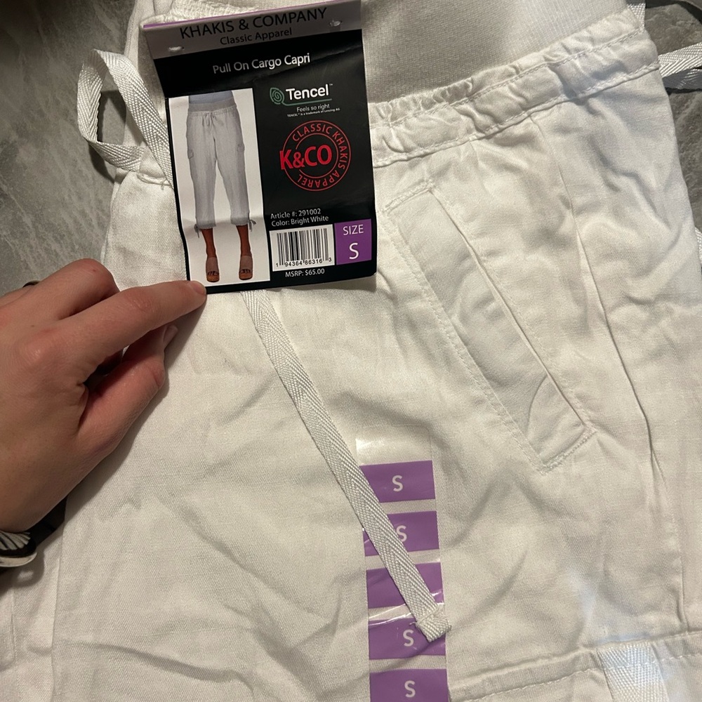 Khakis & Company White Cargo Capri Pants